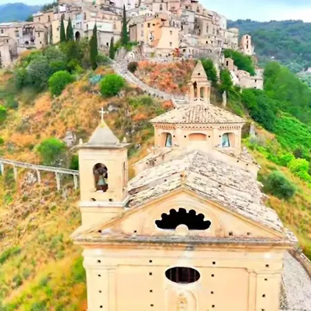 Nina's House , Nonna Lucia *