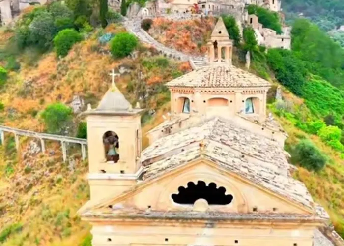 Nina's House , Nonna Lucia *